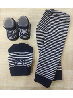 Shoes + scarf + hat